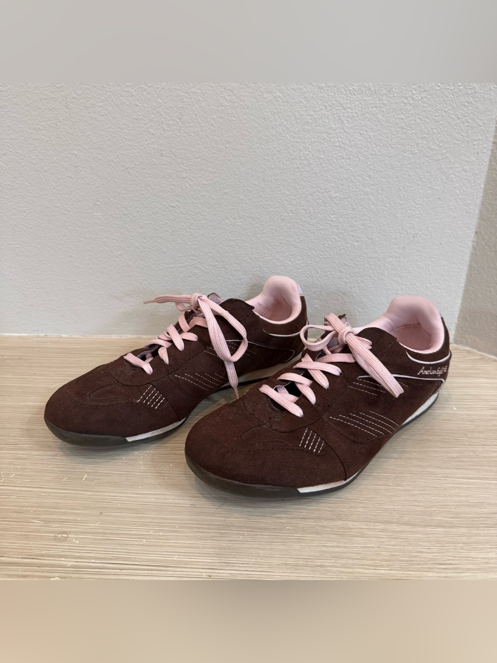 American Eagle Womens 9.5 Brown Pink Sneakers Casual Lace-Up Shoes EUC